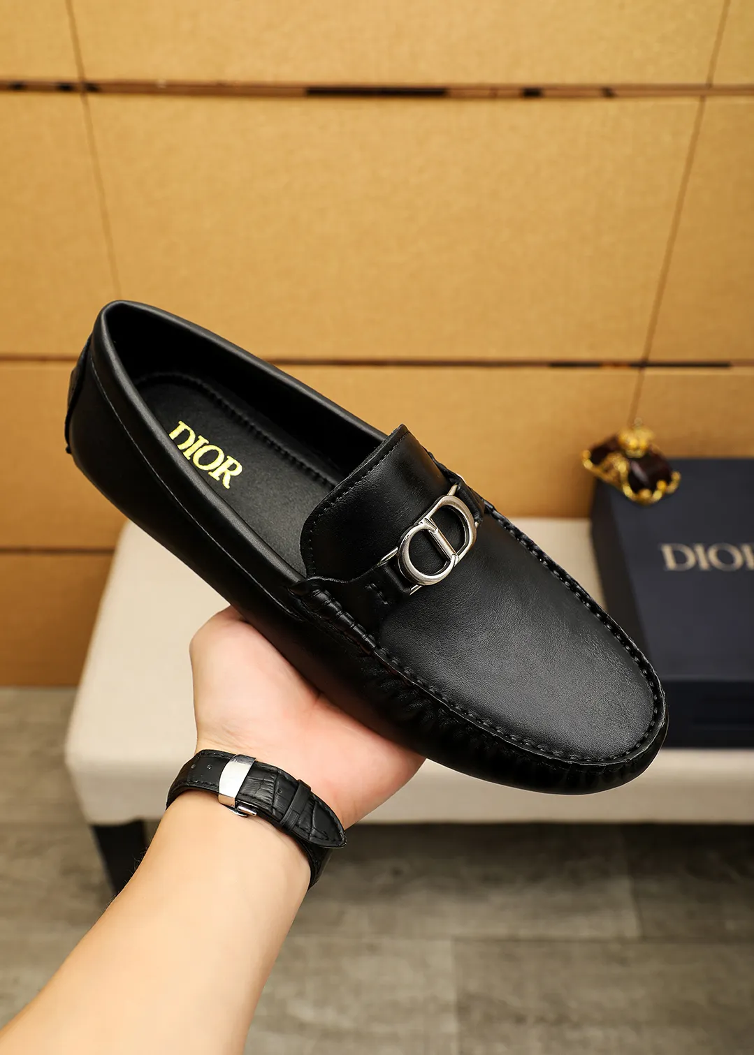 Men's shoes 💰420 💐 Product trademark: Dior "Dior" Doudou shoes Regular size: 38-44 (45🉑️customized) Product materials: Selected Italian imported first-layer calfskin upper + luxury hardware buckle, imported water-dyed sheep 🐑 leather lining. Strong three-dimensional visual effect, original outsole color: 3⃣️colors🉑️select